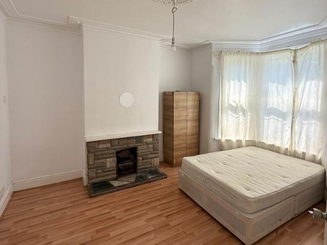 House for rent in Gants Hill, Greater London