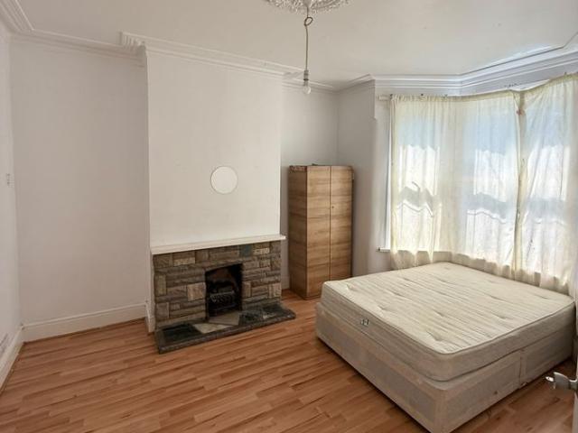 Room for rent in Gants Hill, Greater London