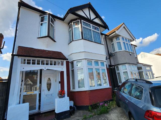 Apartment for rent in Seven Kings, Greater London