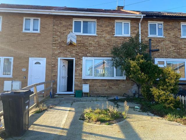 Room for rent in Fairlop, Greater London