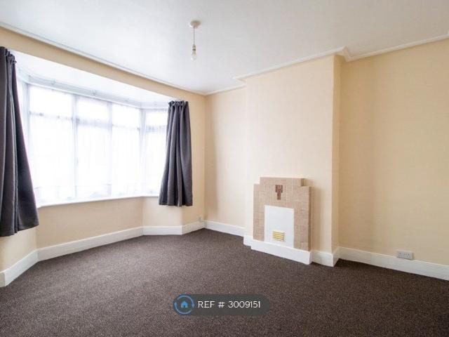 Apartment for rent in Loxford, Greater London