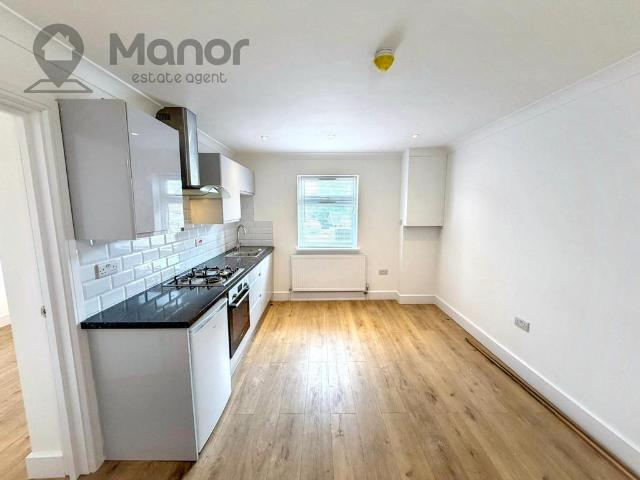 Apartment for rent in Loxford, Greater London