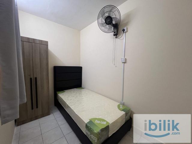 Room for rent in PJU 8, Petaling Jaya