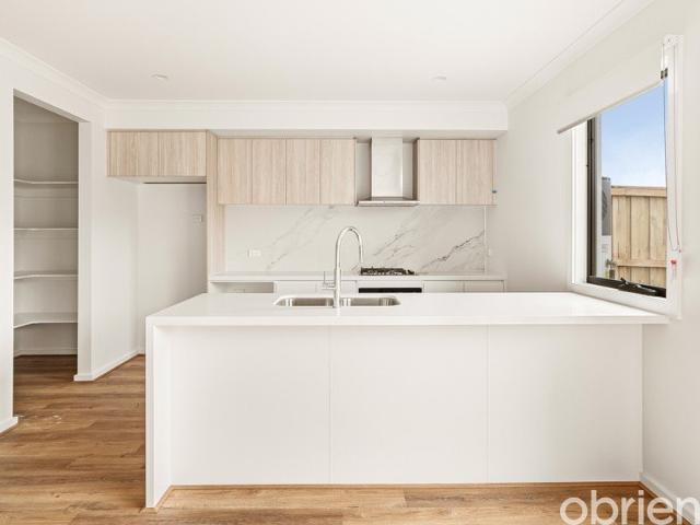 Townhouse for rent in Cranbourne East, Melbourne