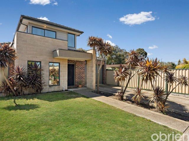 Townhouse for sale in Sydenham, Melbourne