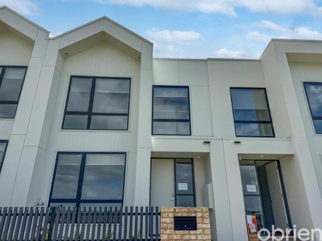 Townhouse for rent in Nar Nar Goon North, Melbourne