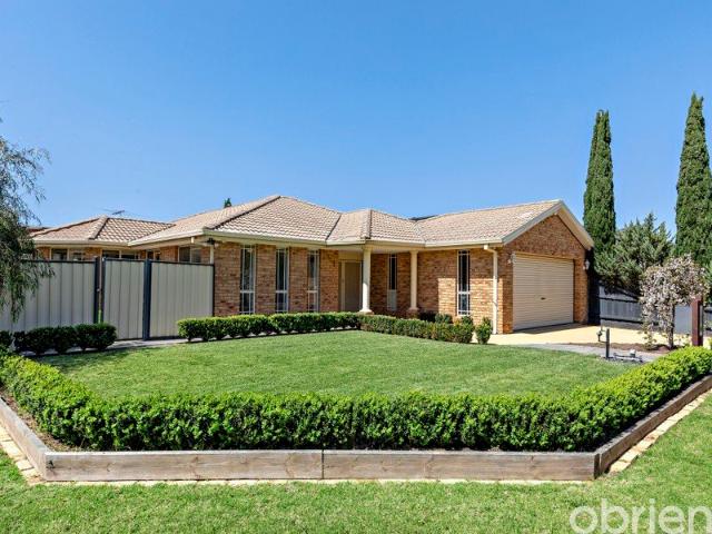 House for sale in Rose Hedge, Melbourne