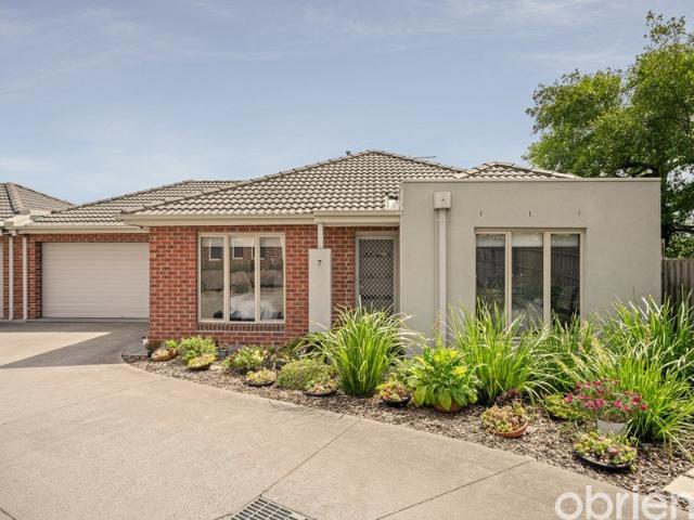 Apartment for sale in Skye, Melbourne