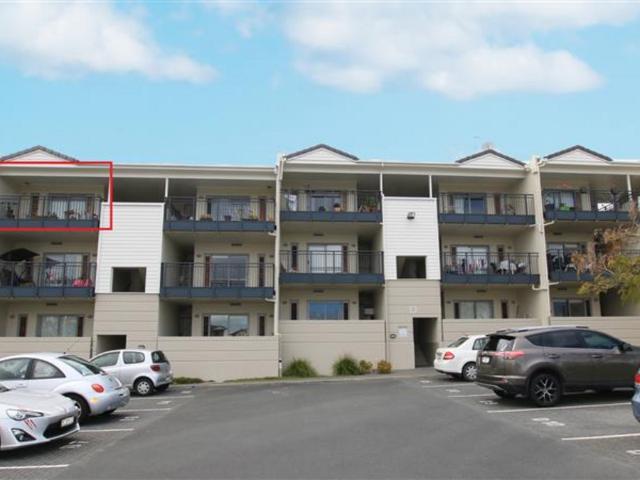 Apartment for rent in Paremoremo, Oroua County