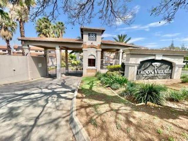 Townhouse for rent in Vosloorus, Gauteng