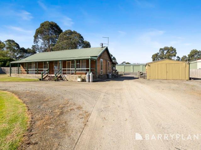 Cottage for sale in Nyora, Victoria