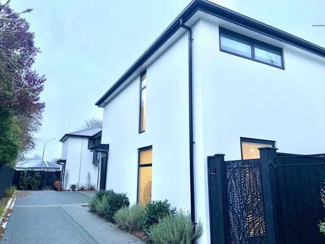 Apartment for rent in Chaslands, Canterbury