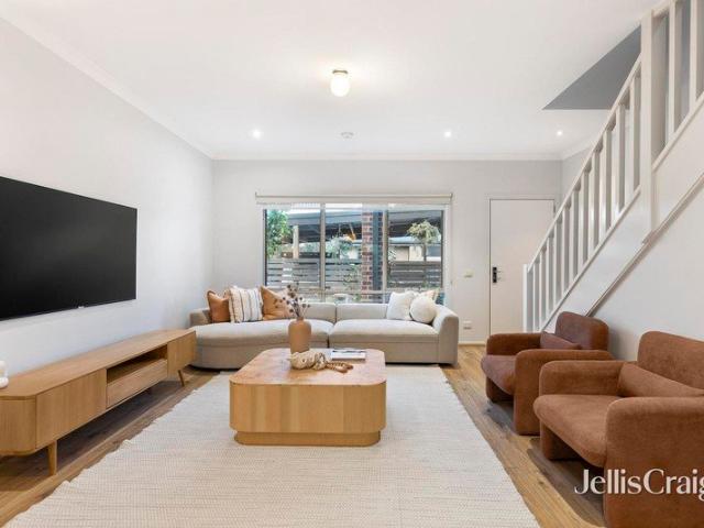 Townhouse for sale in Croydon South, Melbourne