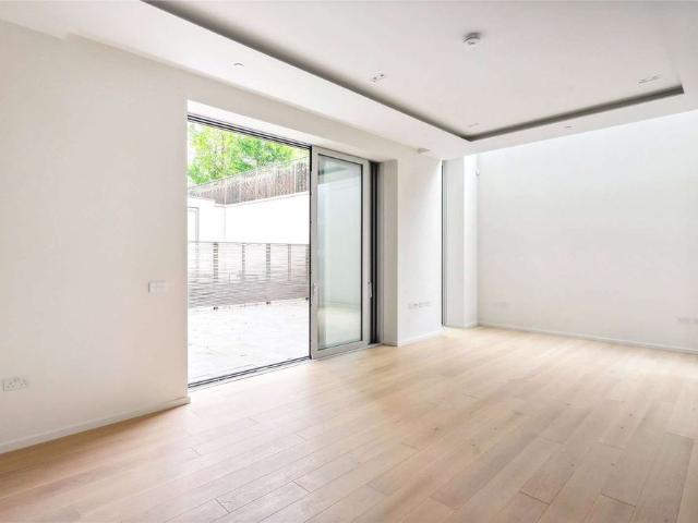 Apartment for rent in Earl's Court, Greater London