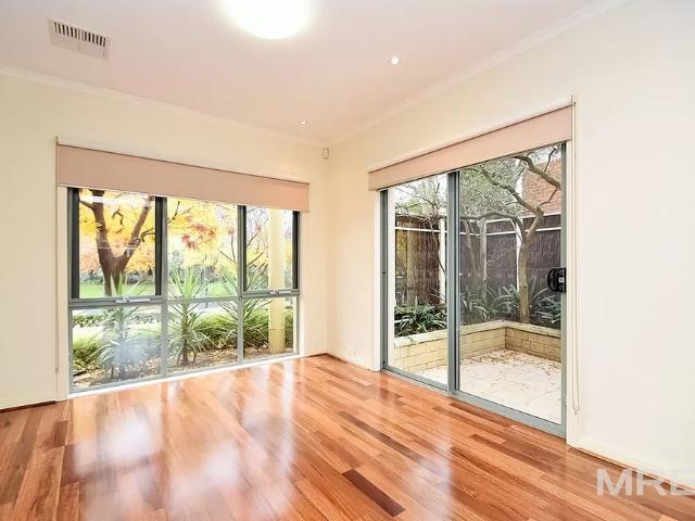 House for rent in Beacon Cove, Melbourne