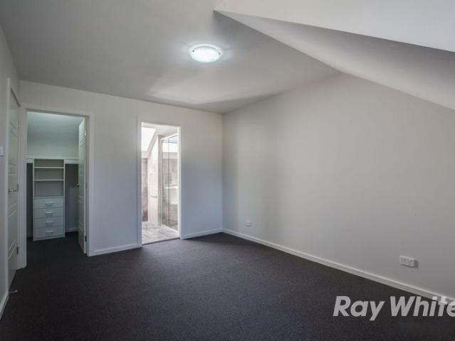 Townhouse for rent in Oxley Park, Sydney