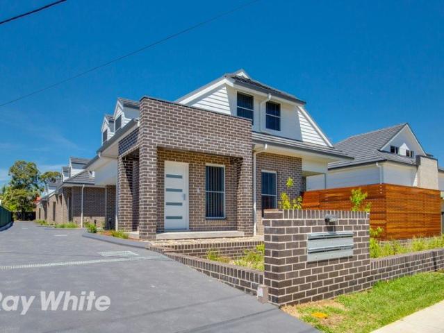 Townhouse for rent in Oxley Park, Sydney
