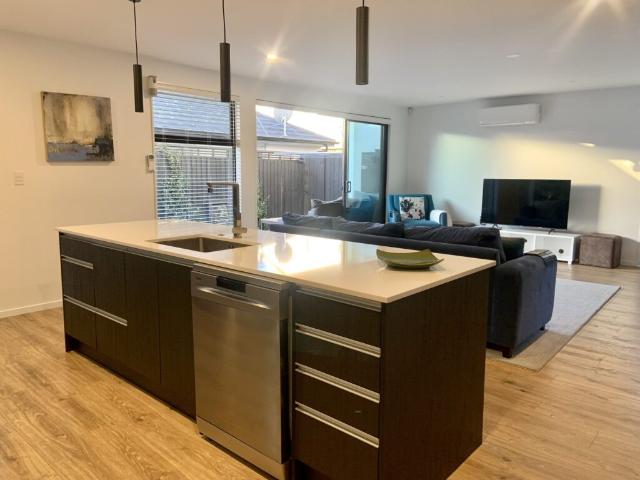 Apartment for rent in Chaslands, Canterbury