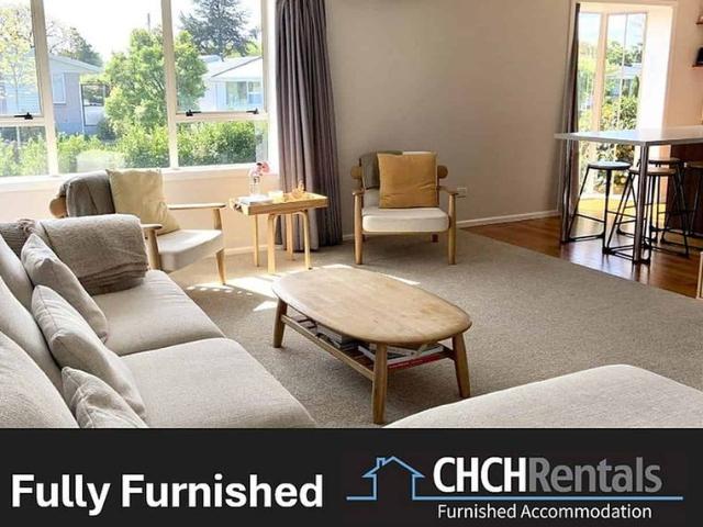 Townhouse for rent in Chaslands, Canterbury