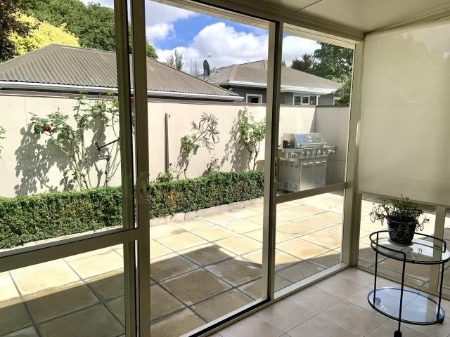 Apartment for rent in Chaslands, Canterbury