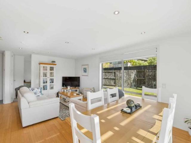 House for rent in Silverbrooke, Porirua
