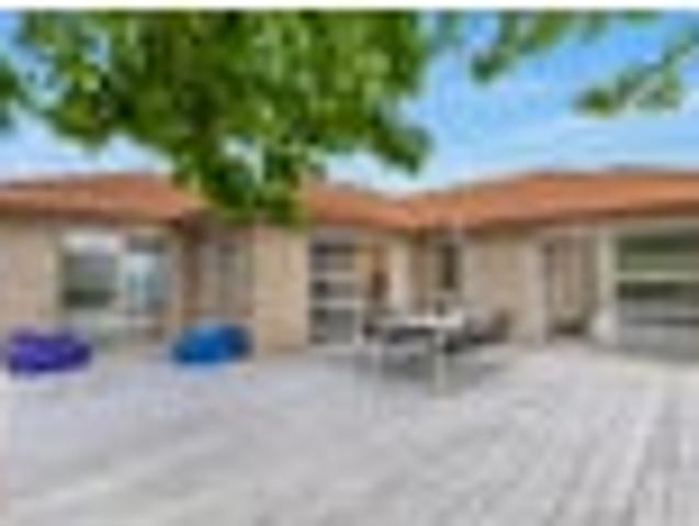House for sale in Henderson-Massey, Rapanui