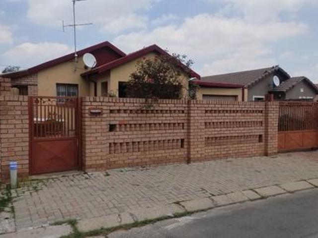 House for sale in Diepkloof