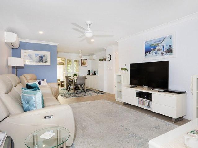 Villa for sale in Coombabah, Gold Coast City