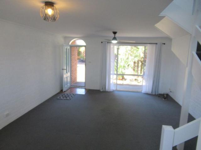 Townhouse for rent in Toormina, New South Wales