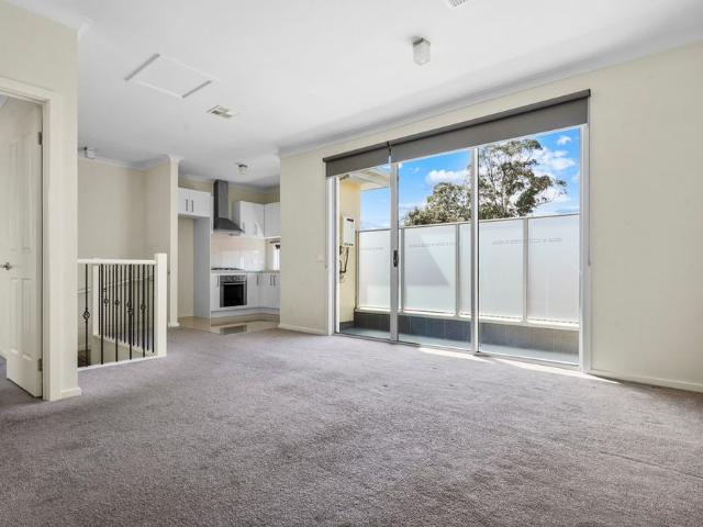Townhouse for rent in Noble Park, Melbourne