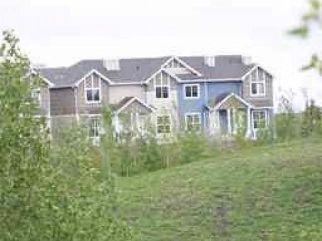 Townhouse for rent in Wedgewood, Alberta