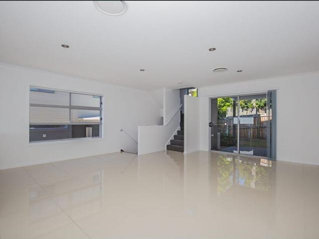 Townhouse for rent in Toombul, Queensland