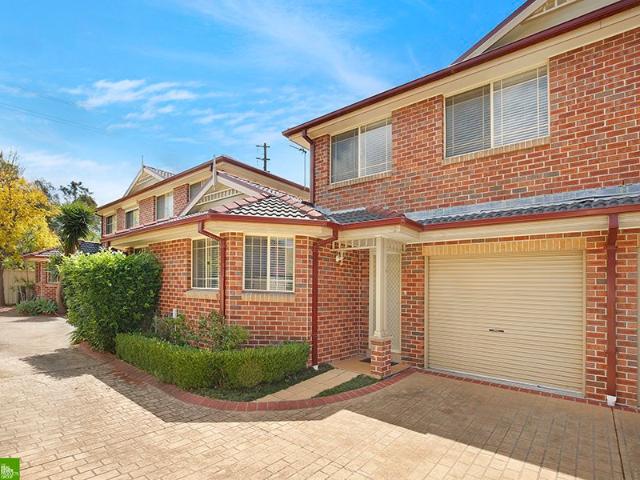 Townhouse for rent in Wollongong West, New South Wales