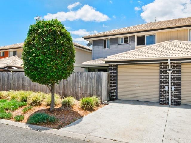 Townhouse for sale in Pacific Pines, Gold Coast City