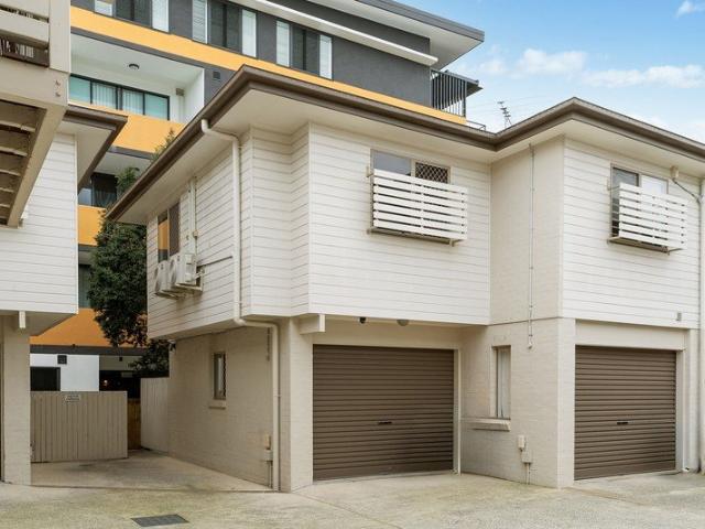 Townhouse for sale in Toombul, Queensland