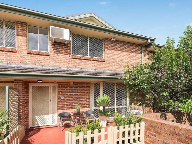 Townhouse for rent in Sydney, New South Wales