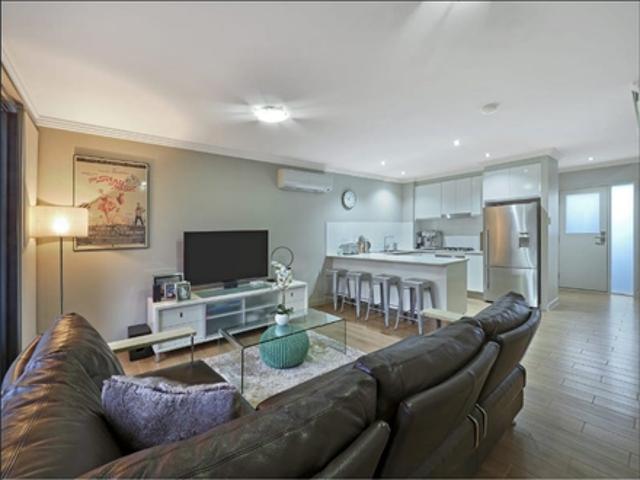 Townhouse for rent in Cannon Hill, Greater Brisbane