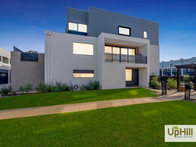 Townhouse for sale in Carrum Downs