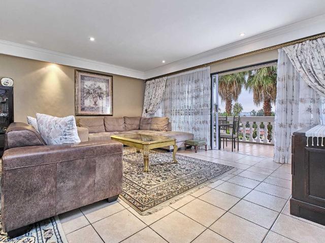 Townhouse for sale in Vosloorus, Gauteng