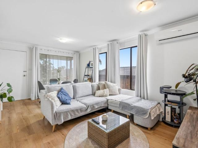 Townhouse for rent in Long Jetty, New South Wales