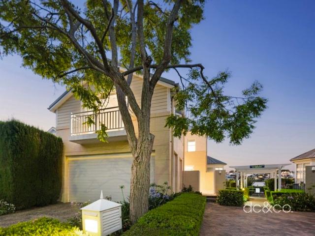 Townhouse for sale in Sydney, New South Wales