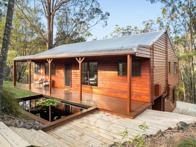 Cottage for sale in Mount Crosby, City of Brisbane