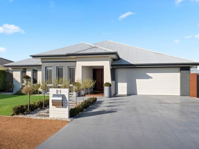 House for sale in Brisbane Grove, New South Wales