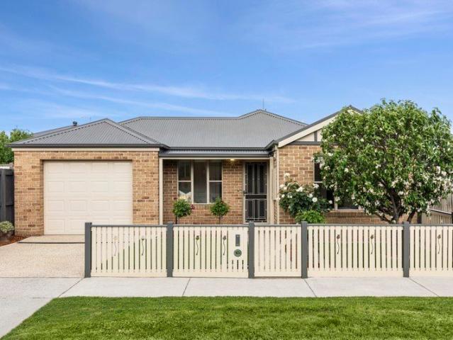 Townhouse for sale in Belmont, Geelong