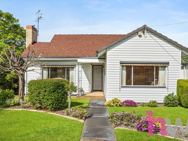 House for sale in Newcomb, Geelong