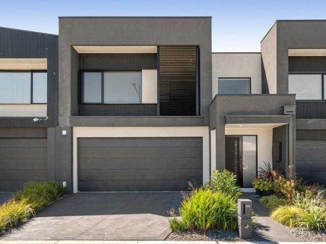Townhouse for sale in Sienna North, Melbourne