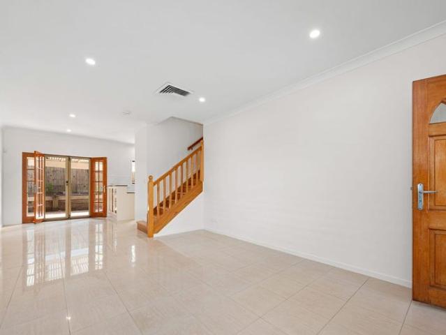 Townhouse for rent in Coorparoo, Greater Brisbane