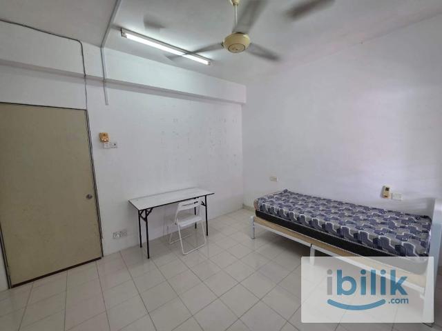 Room for rent in Petaling, Alam Impian