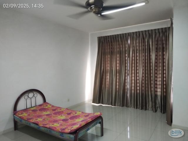 Room for rent in Petaling, Alam Impian