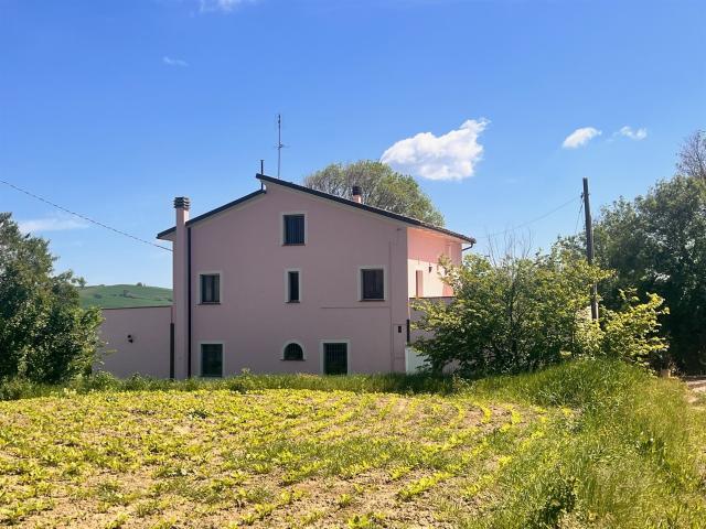 Casa in vendita a Terre Roveresche, Marche